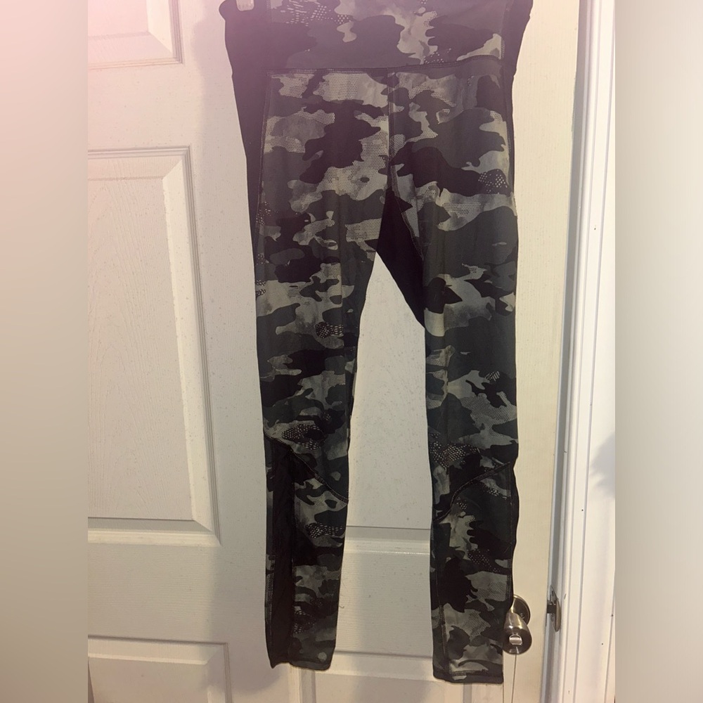 Champion, Black and green camo leggings with mesh details #leggings #camo